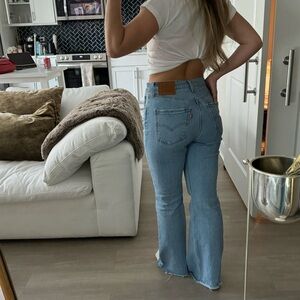 LEVIS women’s 70s high flare Jeans 💙